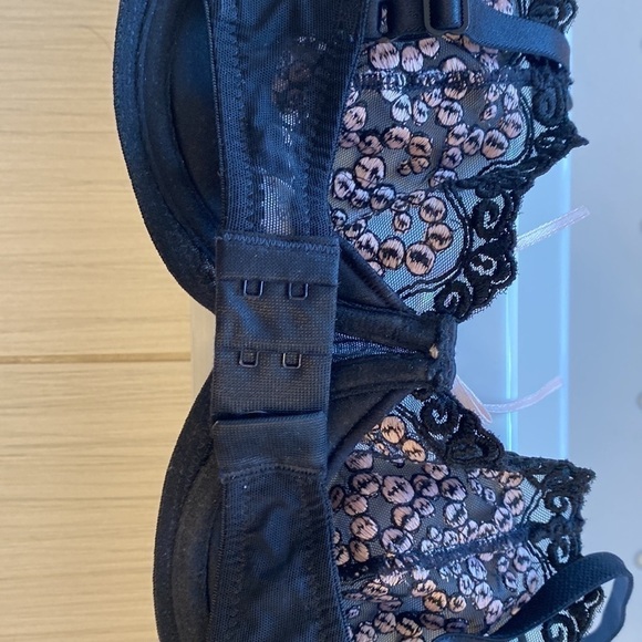 Bra; underwire, black and pink lace - Picture 8 of 8